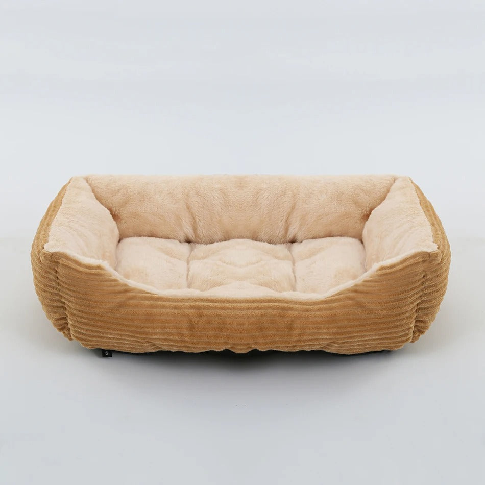 Coussin chien marron doux confortable