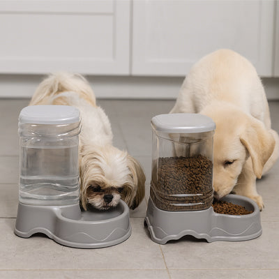 Distributeur croquette Chien gris utilisation