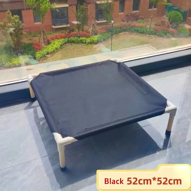 Lit de camp chien noir